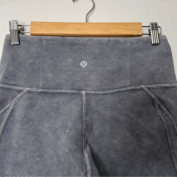 Lululemon Wunder Under - hemmed to 26" *Ribbed Snow Washed. Luna. Size 6. - Picture 7 of 13